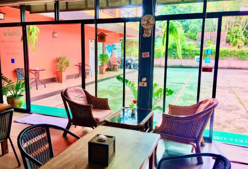 ペンション Chat House Soi 18 Mithuna Chiangrai