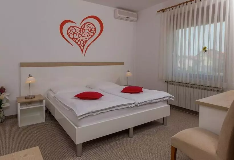 ペンション Rooms Pleška Zagreb Airport