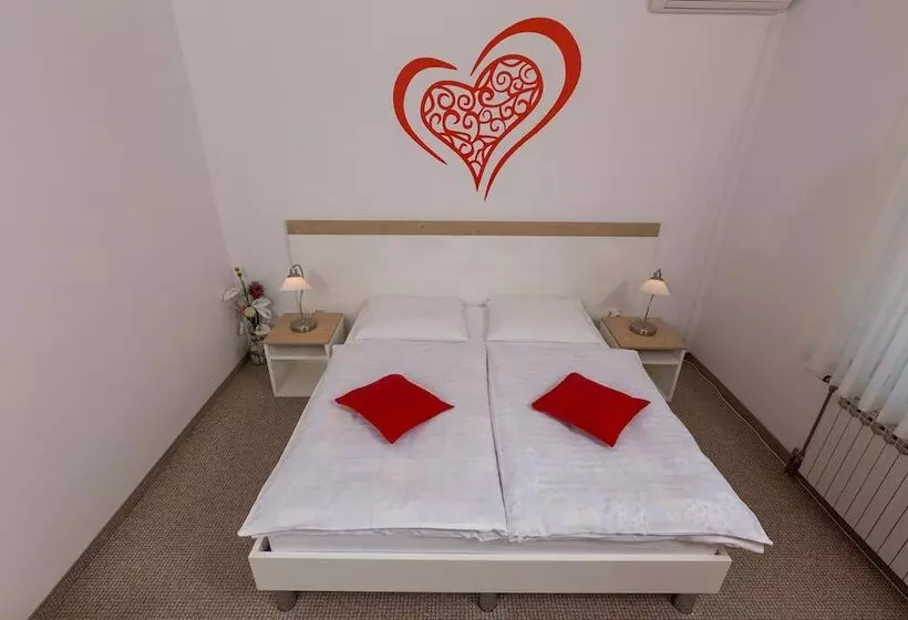 ペンション Rooms Pleška Zagreb Airport
