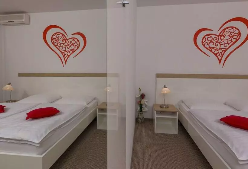 ペンション Rooms Pleška Zagreb Airport