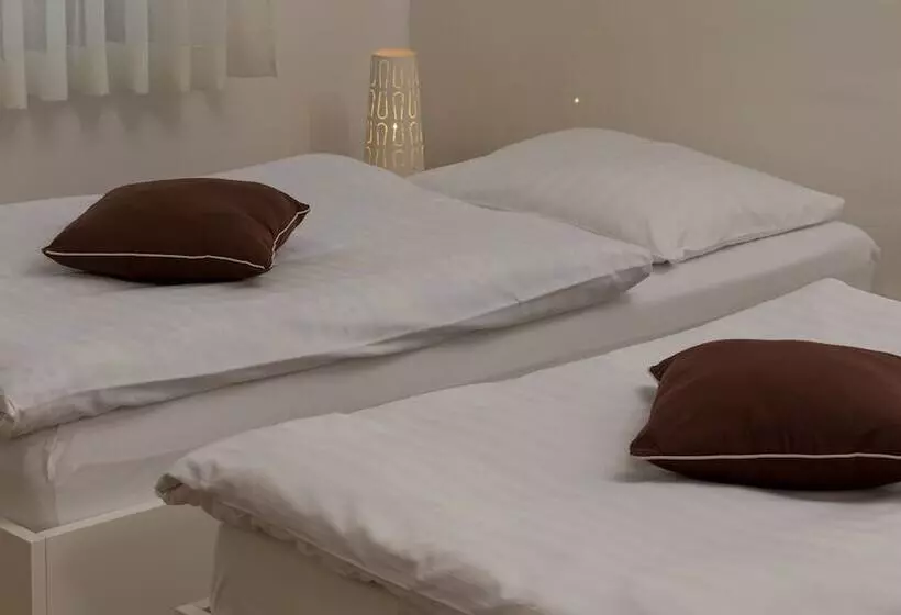 ペンション Rooms Pleška Zagreb Airport