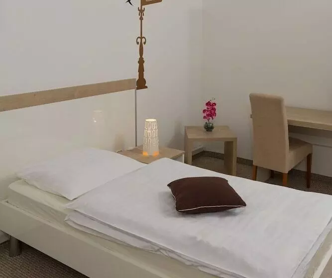 ペンション Rooms Pleška Zagreb Airport