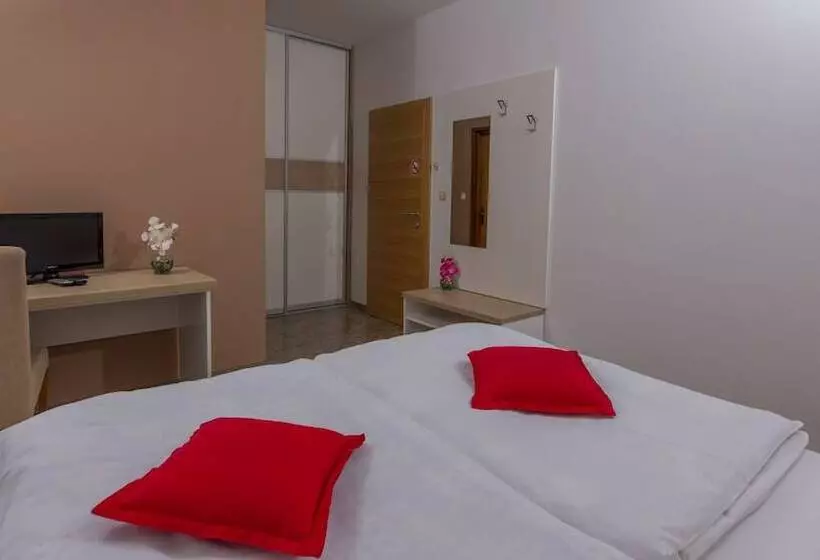 ペンション Rooms Pleška Zagreb Airport