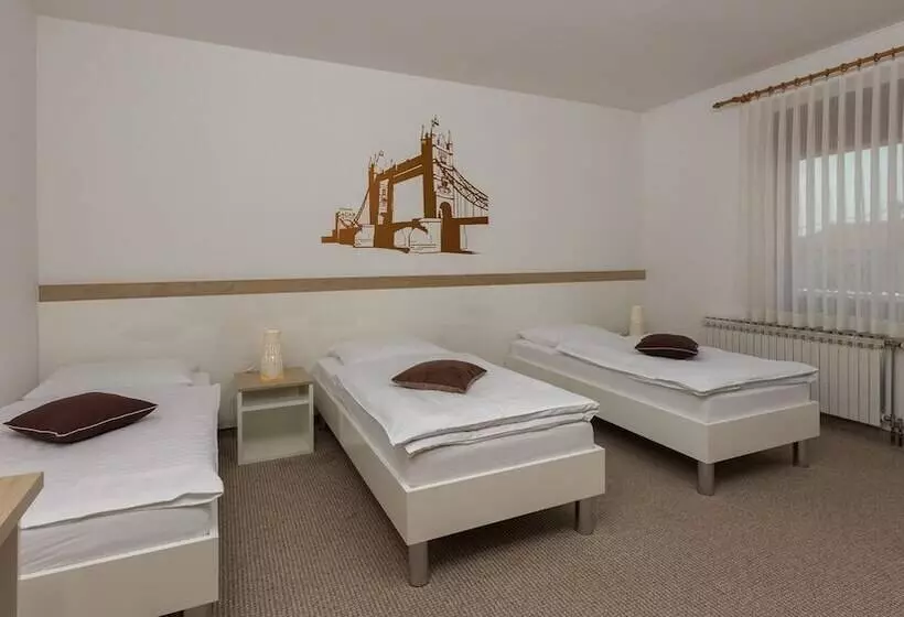 ペンション Rooms Pleška Zagreb Airport