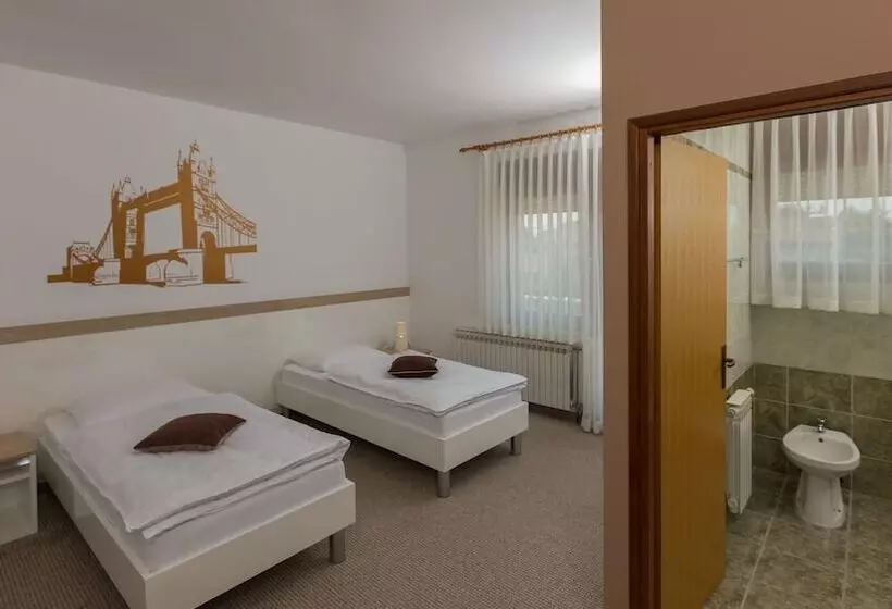 ペンション Rooms Pleška Zagreb Airport