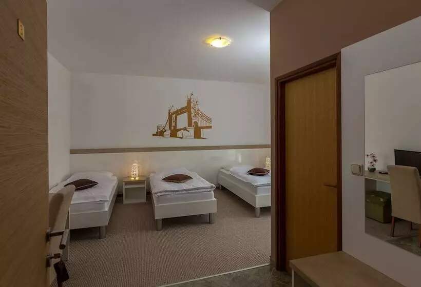 ペンション Rooms Pleška Zagreb Airport