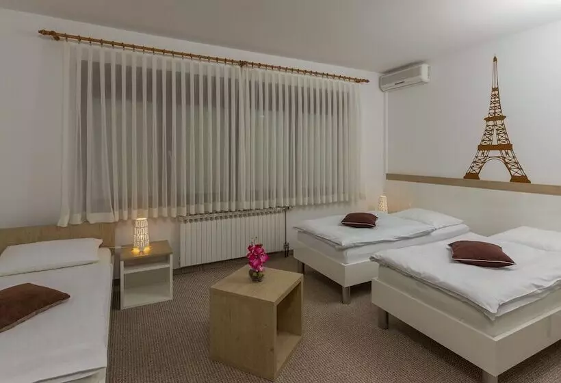 ペンション Rooms Pleška Zagreb Airport