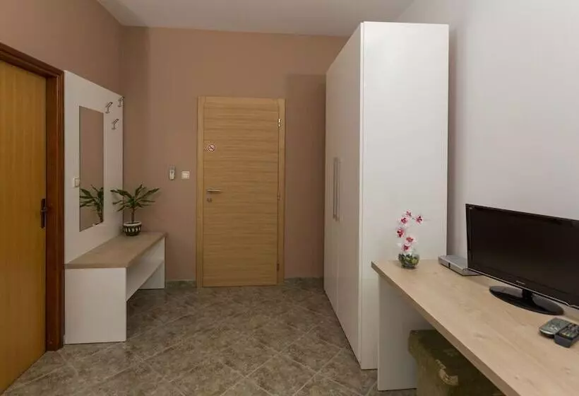 ペンション Rooms Pleška Zagreb Airport