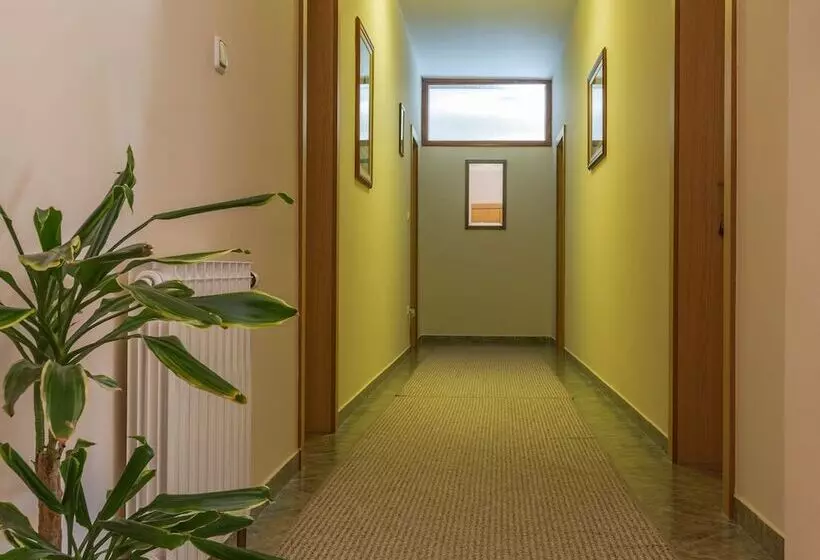 ペンション Rooms Pleška Zagreb Airport