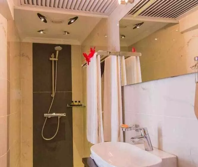Red Mango Apartment