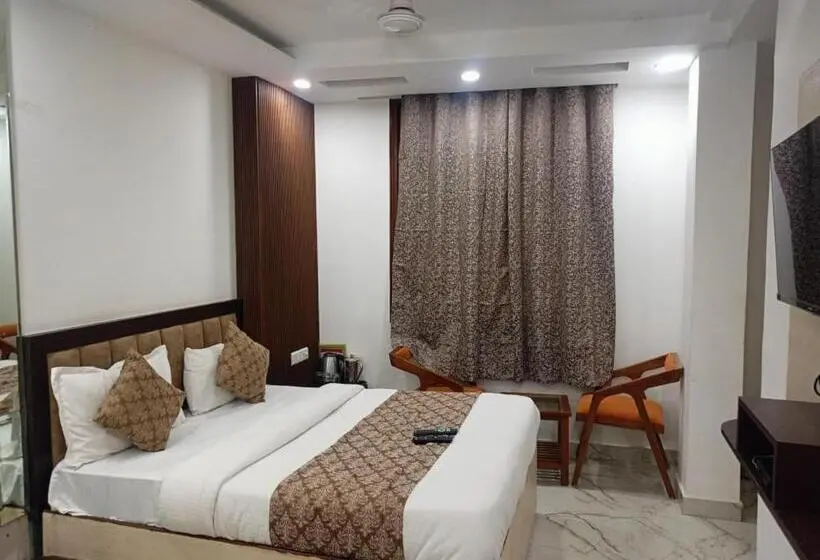 ホテル C G Newly Built 2 Mins From Connaught Place And Railway Station & 5 Mins From Vfs Shivaji Stadium Me