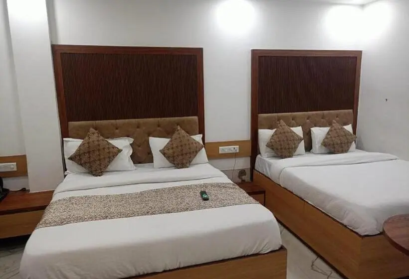 ホテル C G Newly Built 2 Mins From Connaught Place And Railway Station & 5 Mins From Vfs Shivaji Stadium Me