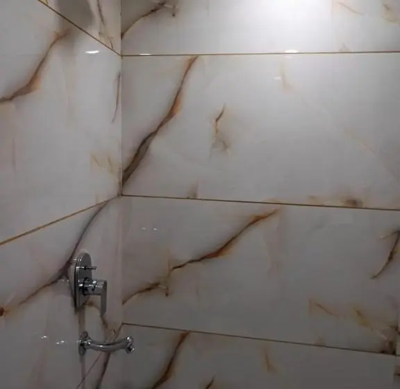 ホテル C G Newly Built 2 Mins From Connaught Place And Railway Station & 5 Mins From Vfs Shivaji Stadium Me