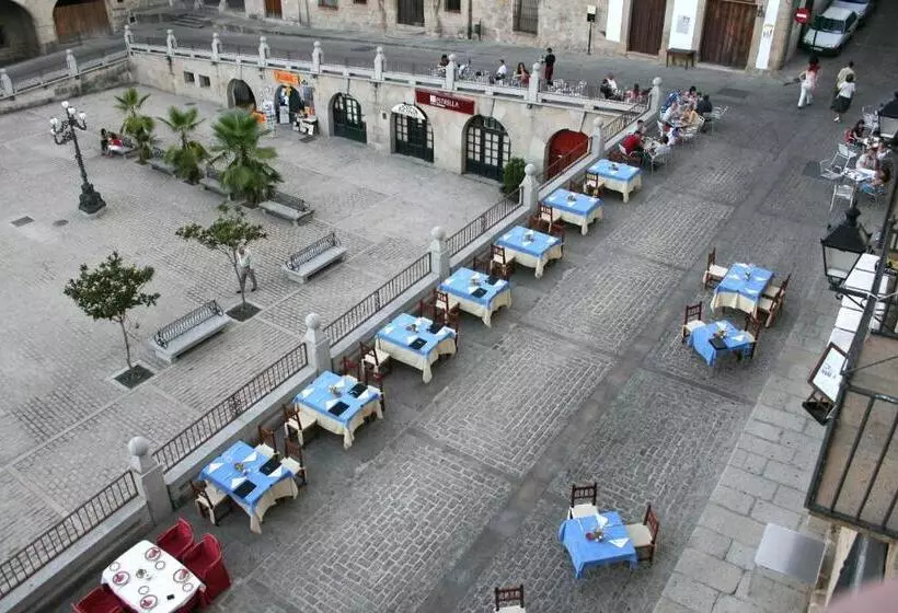 ホテル Alojamientos Plaza Mayor