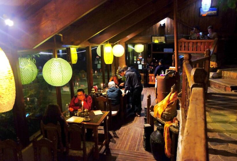 هتل At The End Of The Universe