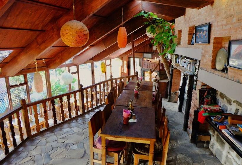 هتل At The End Of The Universe