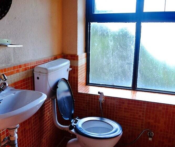 هتل At The End Of The Universe