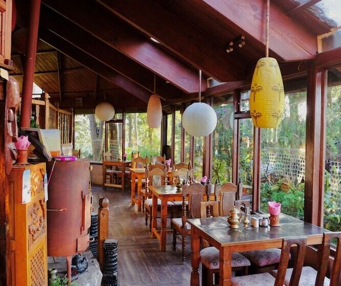 هتل At The End Of The Universe