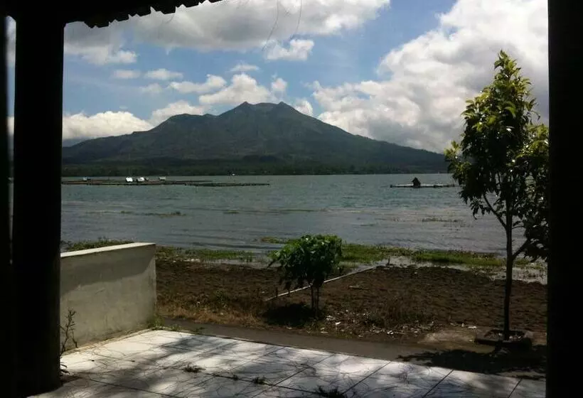 Hotelli Baruna Lake Side View
