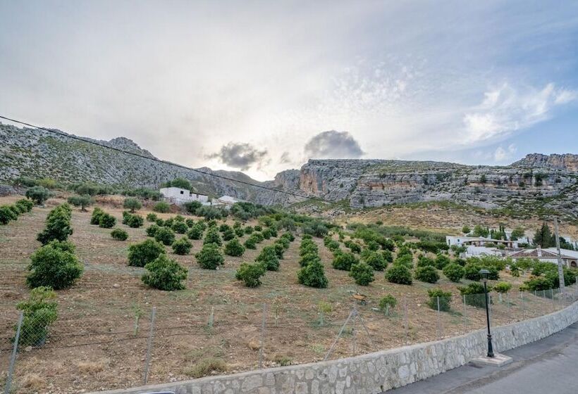 Отель Hostal Vista A La Sierra