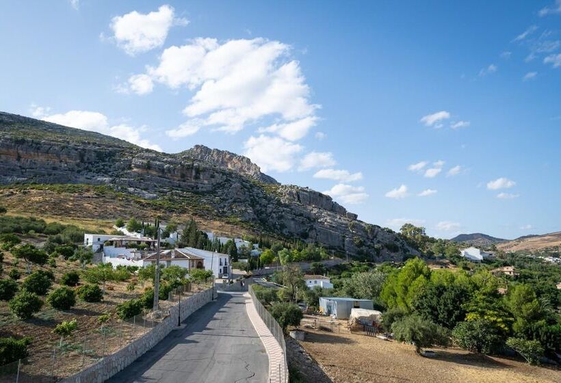 Отель Hostal Vista A La Sierra