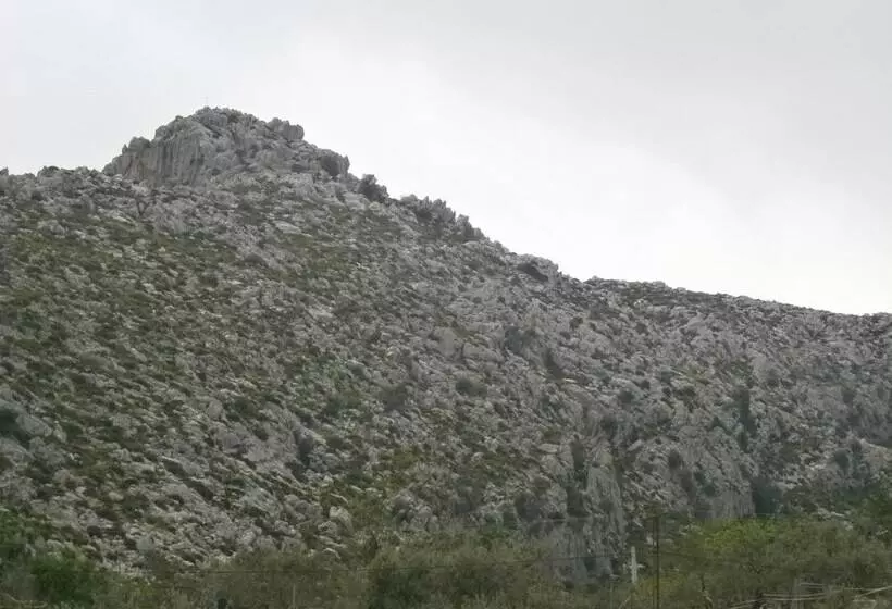 Hotelli Hostal Vista A La Sierra