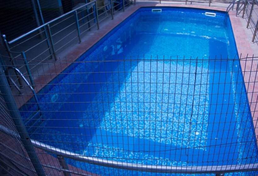 בית מלון כפרי Lukham Crown