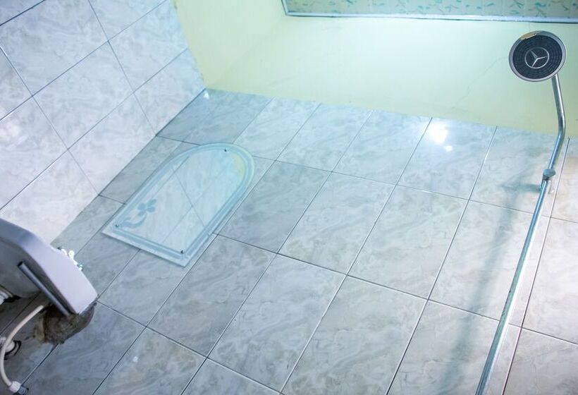 בית מלון כפרי Lukham Crown