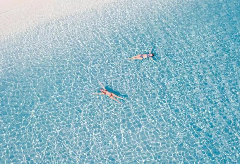 هتل Ostrov Beach