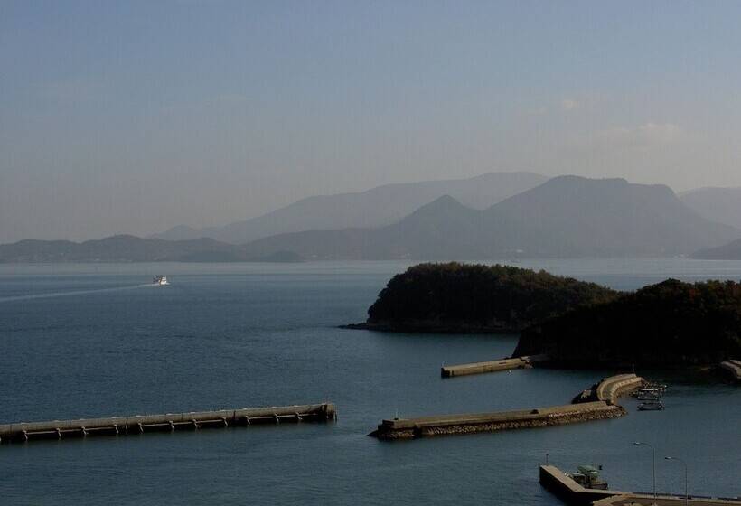 בית מלון כפרי Uno Port Inn