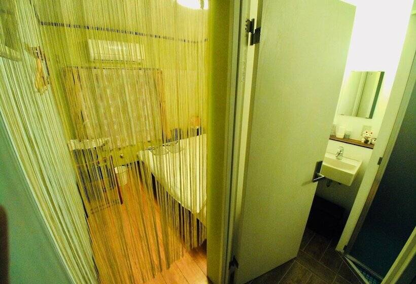 בית מלון כפרי Uno Port Inn