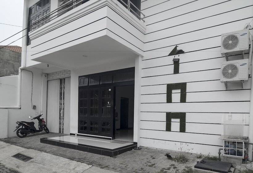 פנסיון Reddoorz Near Poncol Station