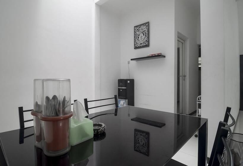 פנסיון Reddoorz Near Poncol Station