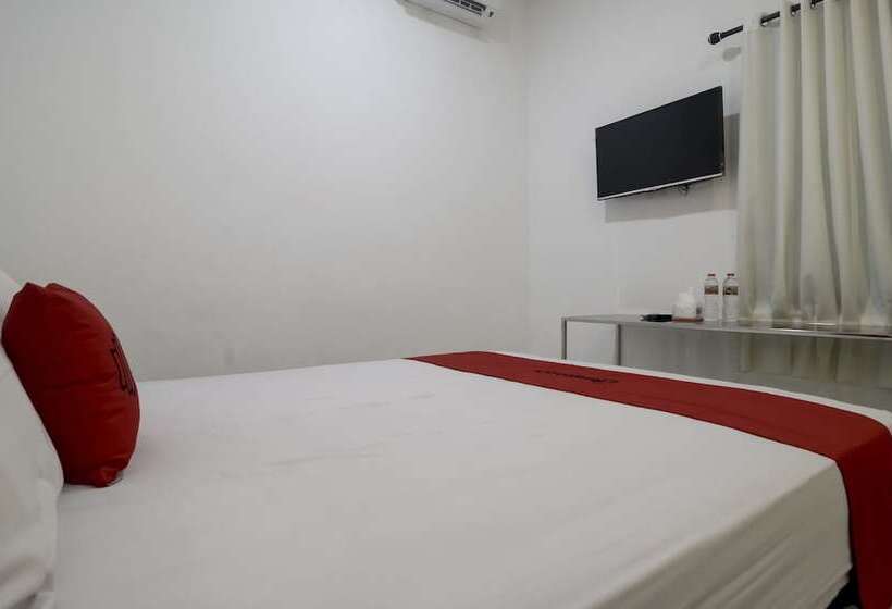 פנסיון Reddoorz Near Poncol Station