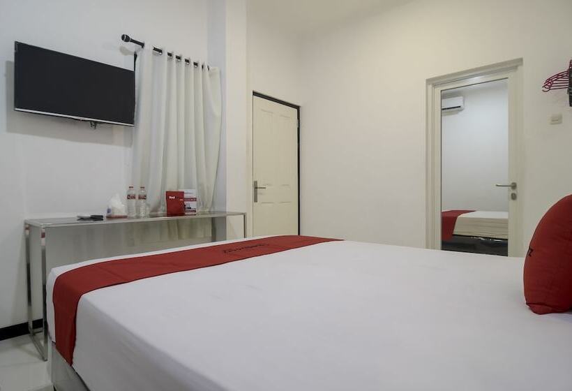 פנסיון Reddoorz Near Poncol Station