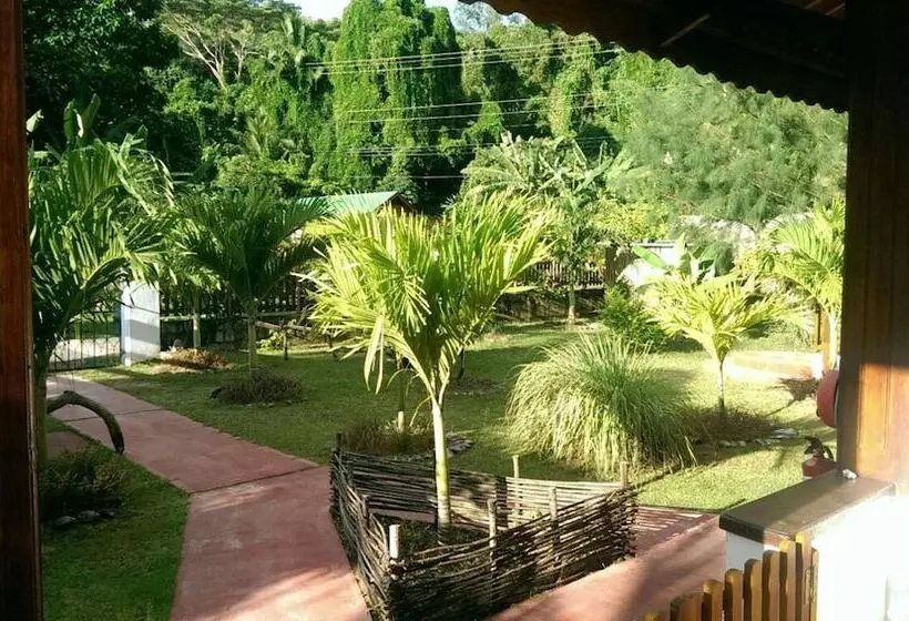 پانسیون Takamaka Green Village