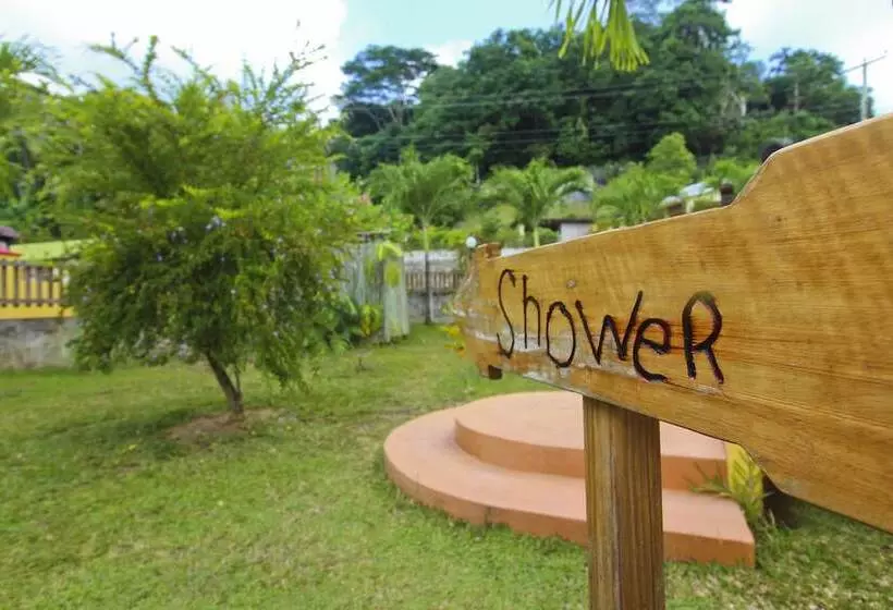 پانسیون Takamaka Green Village