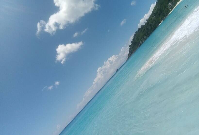 پانسیون Takamaka Green Village