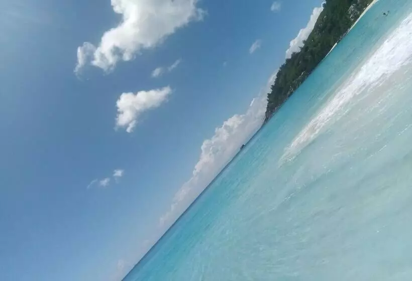 پانسیون Takamaka Green Village