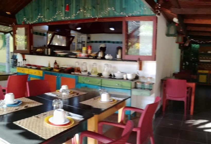 پانسیون Takamaka Green Village