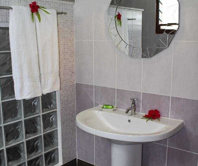 پانسیون Takamaka Green Village