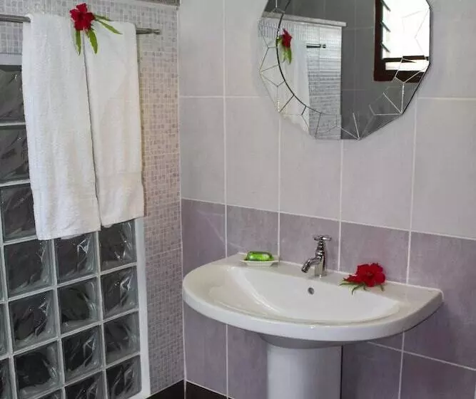 پانسیون Takamaka Green Village