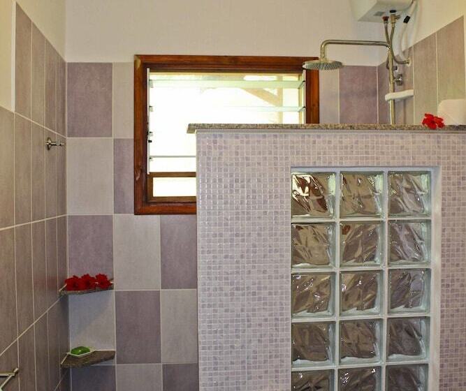 پانسیون Takamaka Green Village