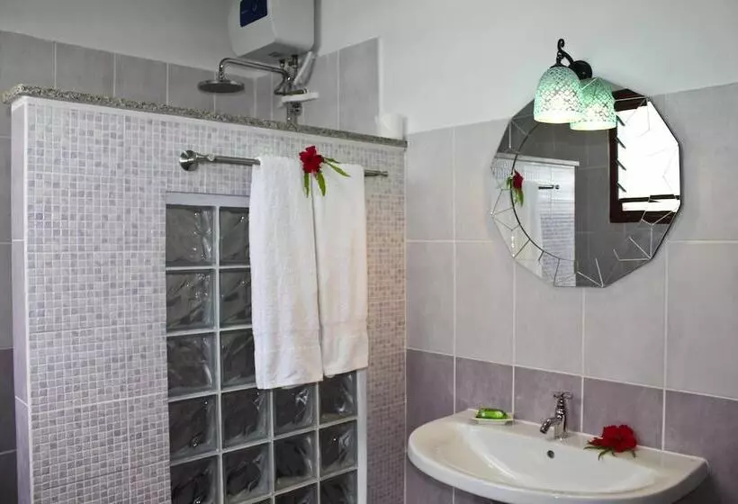 پانسیون Takamaka Green Village