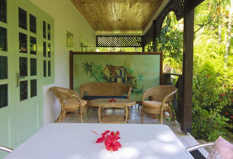 پانسیون Takamaka Green Village