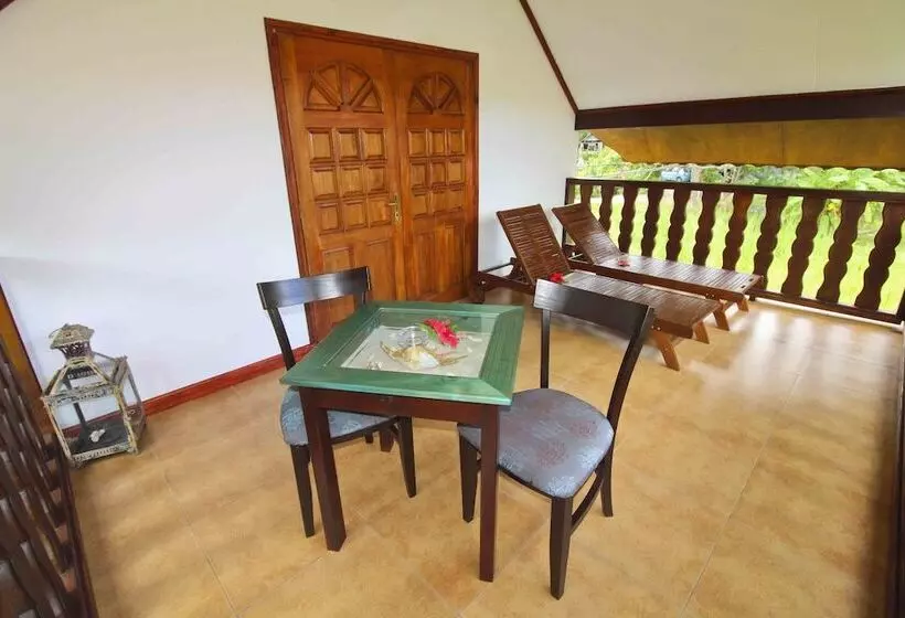 پانسیون Takamaka Green Village