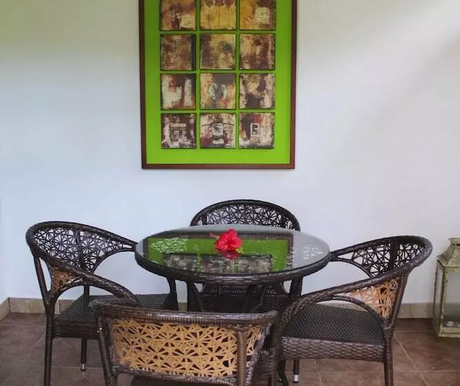 پانسیون Takamaka Green Village