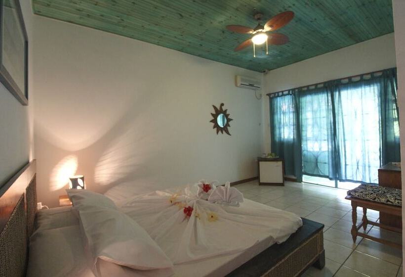 پانسیون Takamaka Green Village