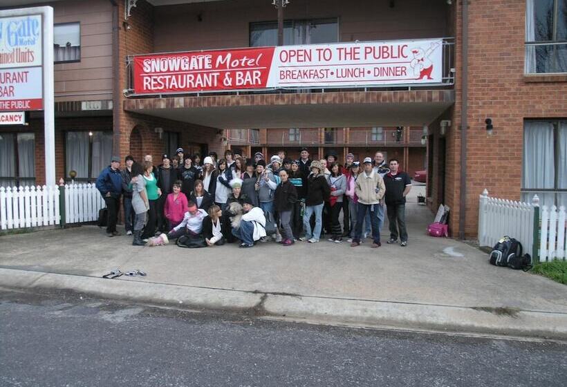 Snow Gate Motel And Apartments