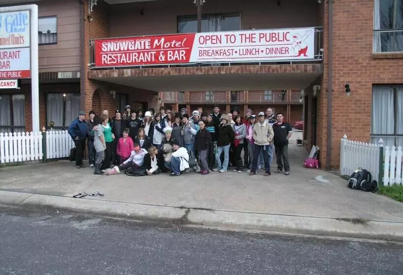 Snow Gate Motel And Apartments
